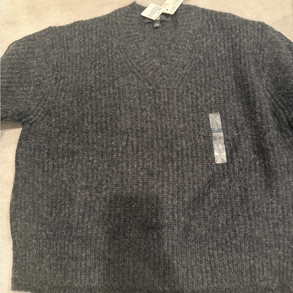 Uniqlo Men’s Charcoal Crewneck Ribbed Sweater